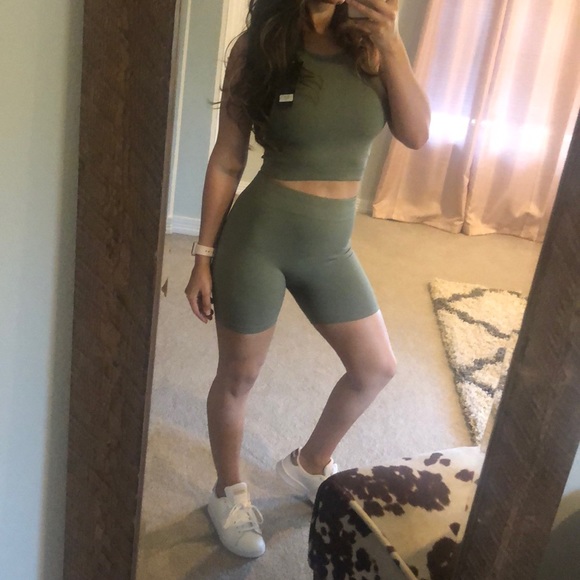 Women's Seamless Racerback Top & Biker Short Set - Picture 3 of 6